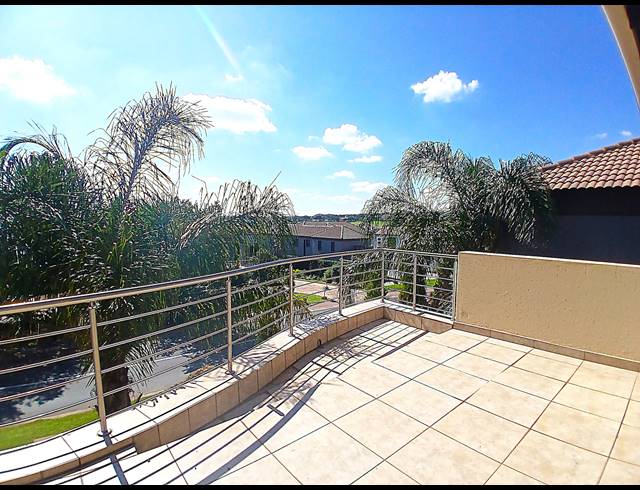 4 BEDROOM GOLF ESTATE FOR SALE IN BLUE VALLEY GOLF ESTATE